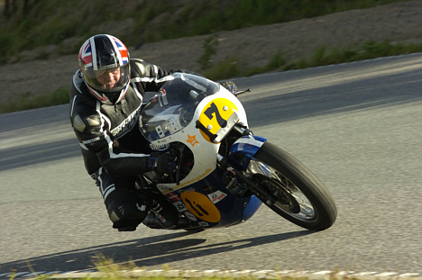 Det er blandt andet 40 år gamle motorcykler som denne Triumph Daytona, der køres af Per Bach, som man kan opleve ved Finaleløbet.